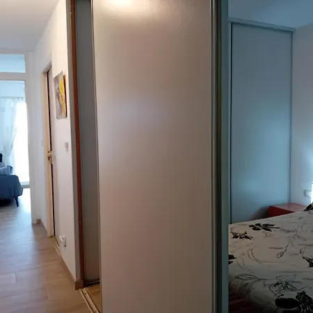 T2 En Bord De Mer Avec Parking Privatif - Fr-1-239-807